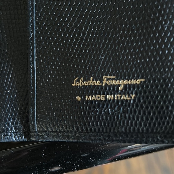 Authentic Ferragamo long leather wallet and key holder. - Picture 6 of 16